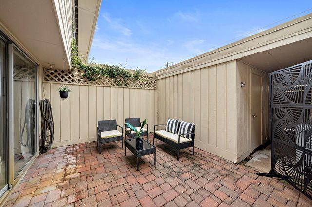 6485 Burgoyne Road 43, Houston, TX 77057