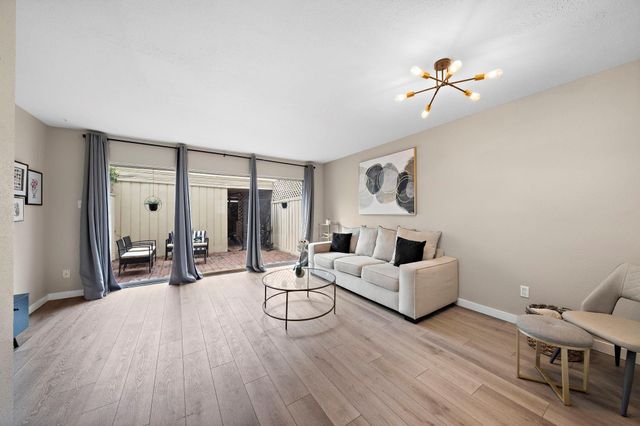 6485 Burgoyne Road 43, Houston, TX 77057