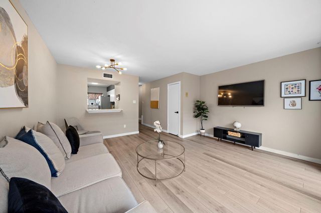 6485 Burgoyne Road 43, Houston, TX 77057