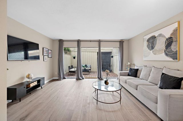 6485 Burgoyne Road 43, Houston, TX 77057