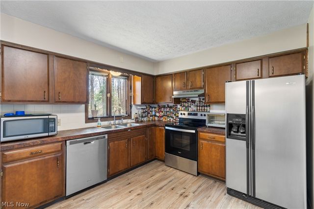 3586 Leafland Street NW, Uniontown, OH 44685