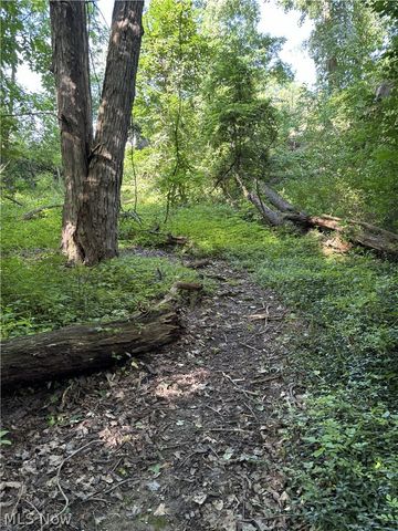 3586 Leafland Street NW, Uniontown, OH 44685