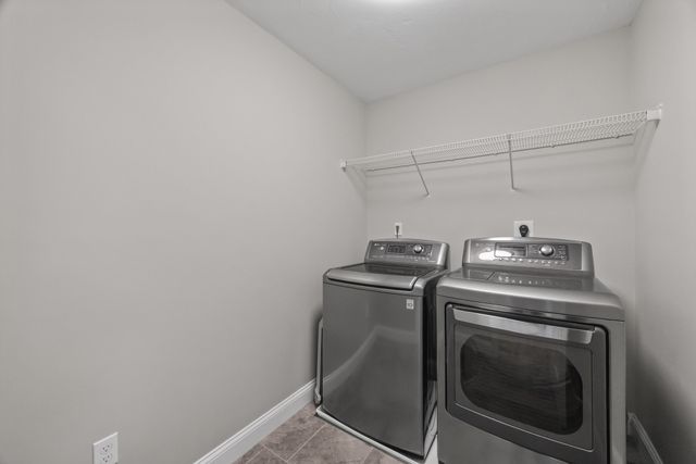 75 Elm St 75, Shrewsbury, MA 01545