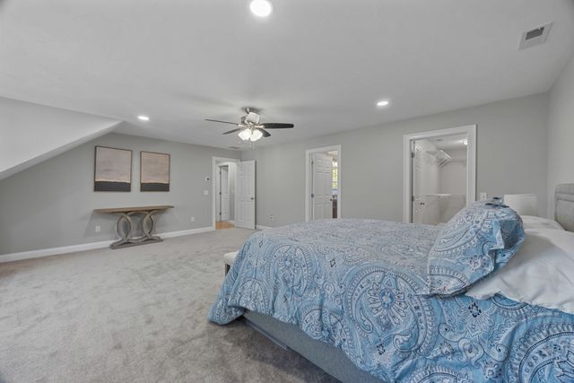 75 Elm St 75, Shrewsbury, MA 01545