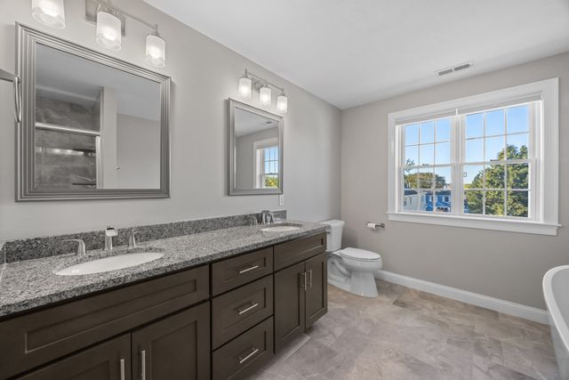 75 Elm St 75, Shrewsbury, MA 01545