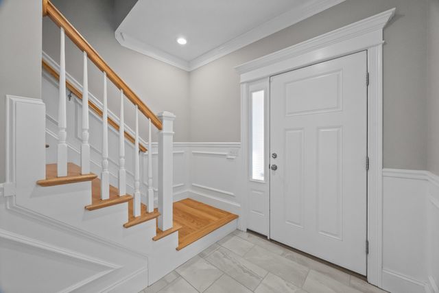 75 Elm St 75, Shrewsbury, MA 01545