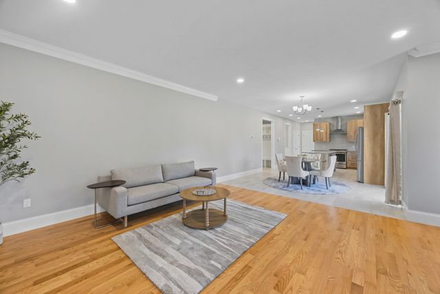 75 Elm St 75, Shrewsbury, MA 01545