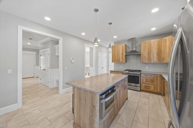 75 Elm St 75, Shrewsbury, MA 01545