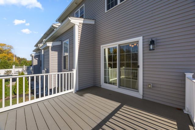 75 Elm St 75, Shrewsbury, MA 01545