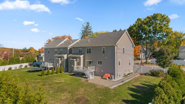 75 Elm St 75, Shrewsbury, MA 01545