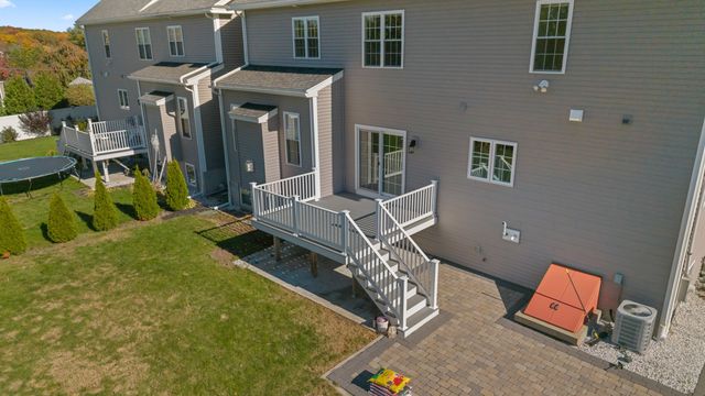 75 Elm St 75, Shrewsbury, MA 01545