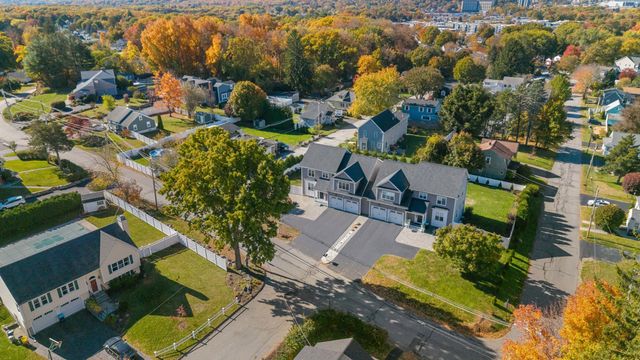 75 Elm St 75, Shrewsbury, MA 01545