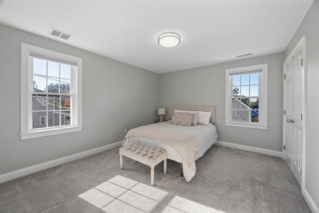 75 Elm St 75, Shrewsbury, MA 01545