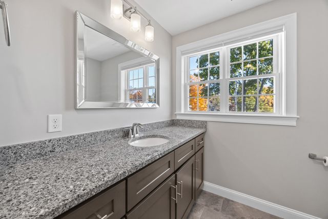 75 Elm St 75, Shrewsbury, MA 01545