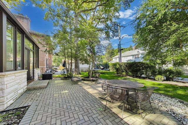 1112 S Home Avenue, Park Ridge, IL 60068