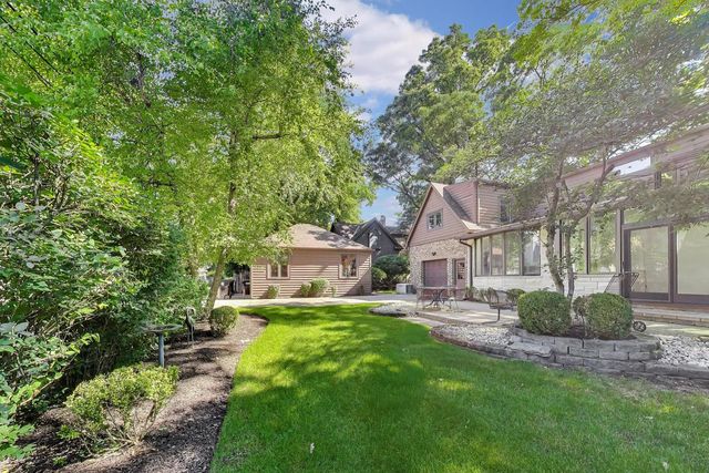 1112 S Home Avenue, Park Ridge, IL 60068