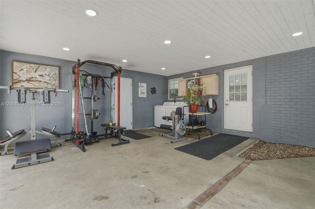 11621 NW 58th Pl, Hialeah, FL 33012