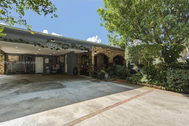 11621 NW 58th Pl, Hialeah, FL 33012