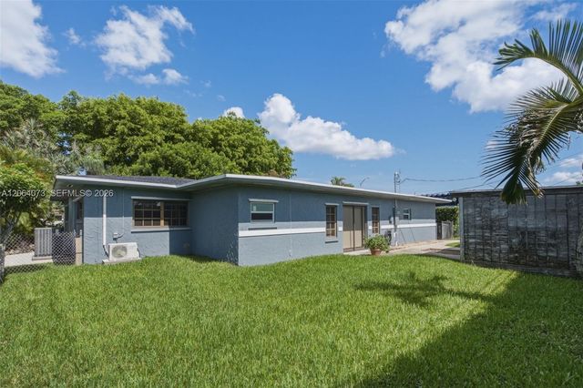11621 NW 58th Pl, Hialeah, FL 33012