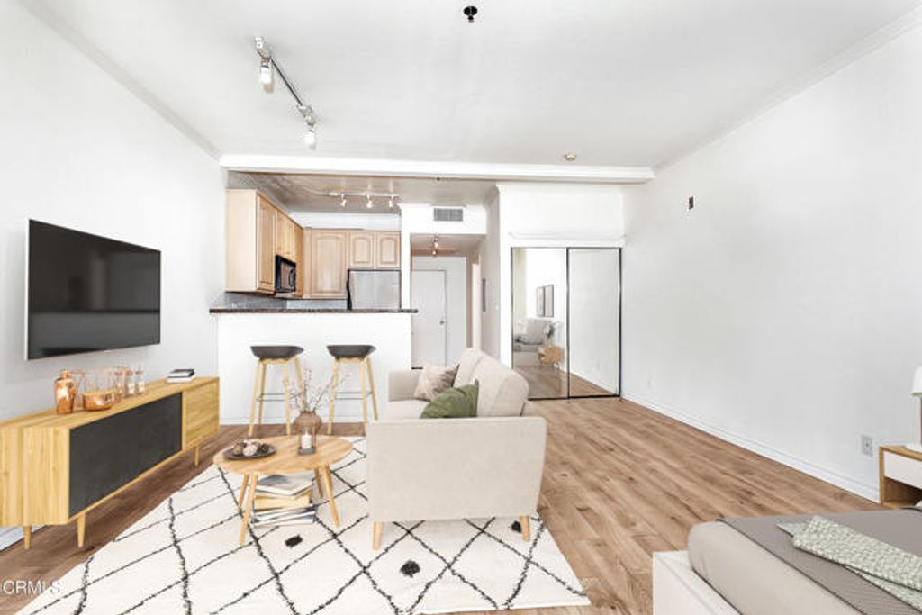 300 N El Molino Avenue 210, Pasadena, CA 91101