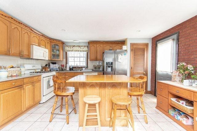365 Elm St, Bridgewater, MA 02324