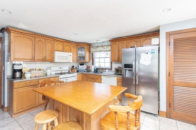 365 Elm St, Bridgewater, MA 02324