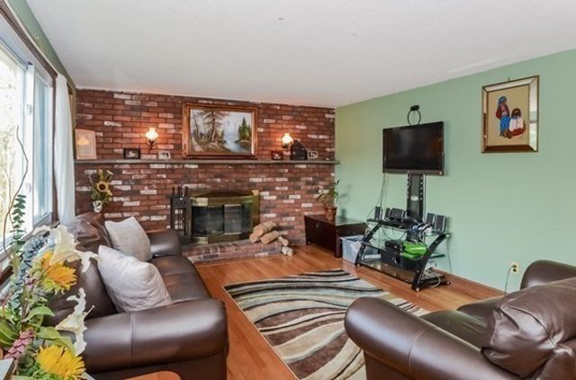 365 Elm St, Bridgewater, MA 02324
