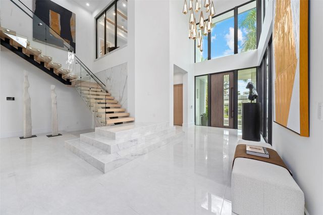 24 Fiesta Way, Fort Lauderdale, FL 33301
