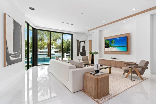 24 Fiesta Way, Fort Lauderdale, FL 33301
