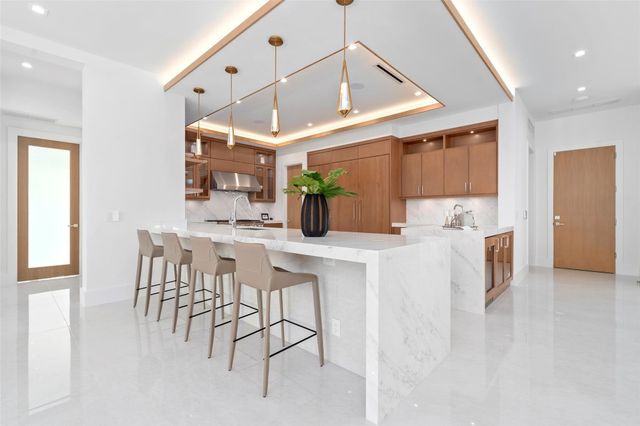 24 Fiesta Way, Fort Lauderdale, FL 33301