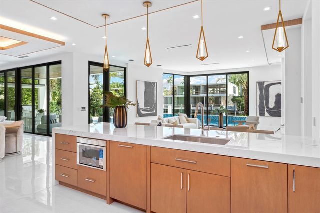 24 Fiesta Way, Fort Lauderdale, FL 33301