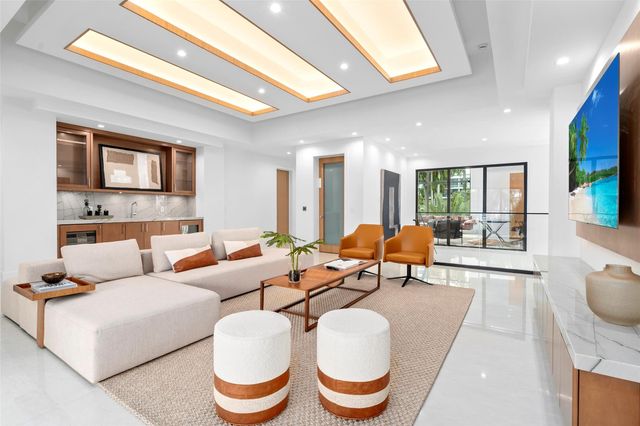 24 Fiesta Way, Fort Lauderdale, FL 33301