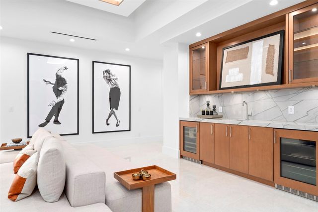 24 Fiesta Way, Fort Lauderdale, FL 33301