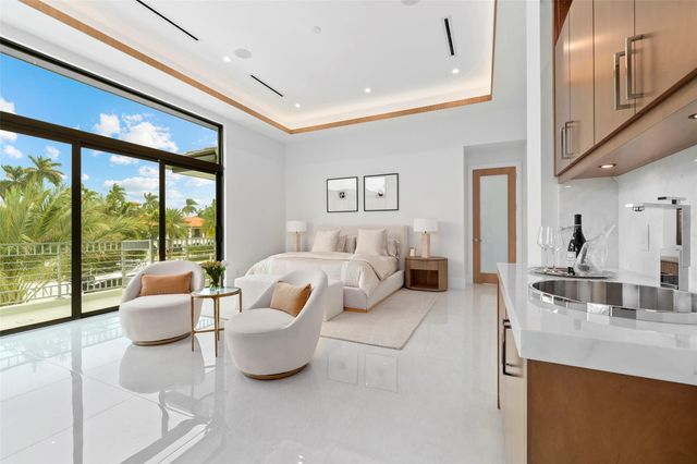 24 Fiesta Way, Fort Lauderdale, FL 33301