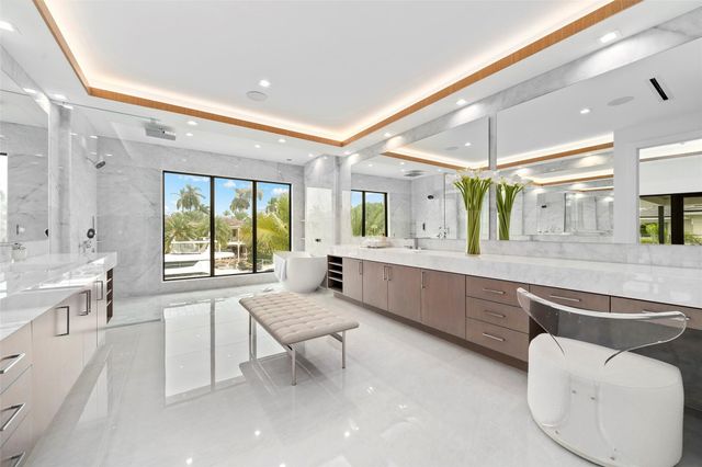 24 Fiesta Way, Fort Lauderdale, FL 33301