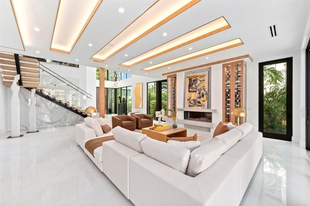 24 Fiesta Way, Fort Lauderdale, FL 33301