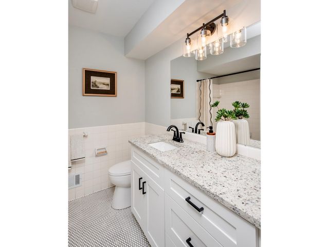 10419 Morris Road, Bloomington, MN 55437