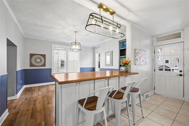 10 Hawthorne Ave, Crafton, PA 15205