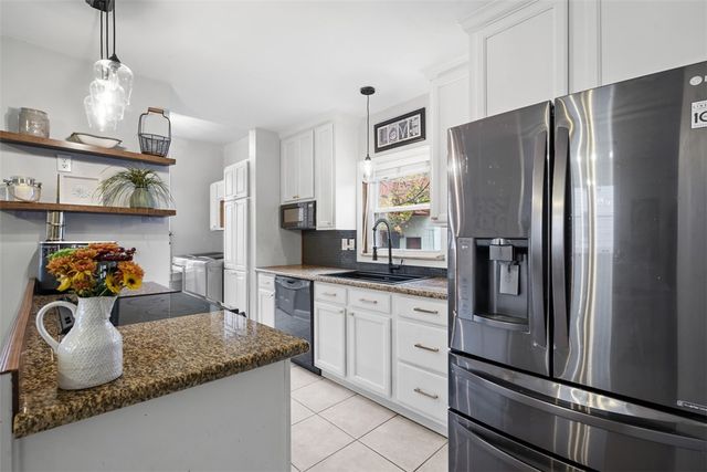 10 Hawthorne Ave, Crafton, PA 15205