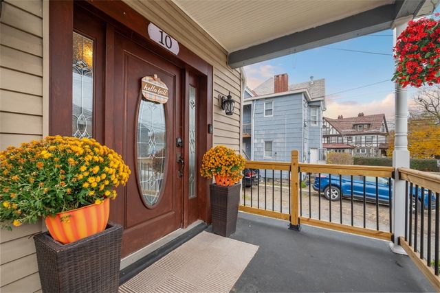 10 Hawthorne Ave, Crafton, PA 15205