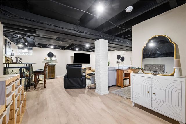 10 Hawthorne Ave, Crafton, PA 15205