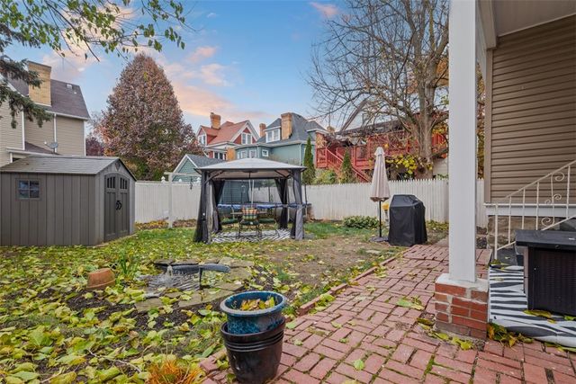 10 Hawthorne Ave, Crafton, PA 15205