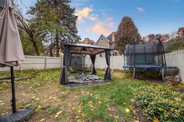 10 Hawthorne Ave, Crafton, PA 15205