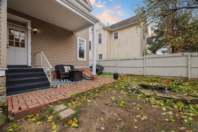 10 Hawthorne Ave, Crafton, PA 15205