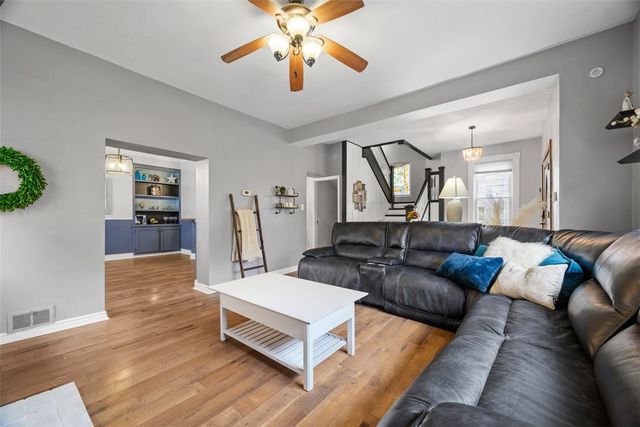 10 Hawthorne Ave, Crafton, PA 15205