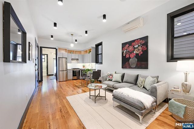 7 Saint Pauls 1r, Jersey City, NJ 07306