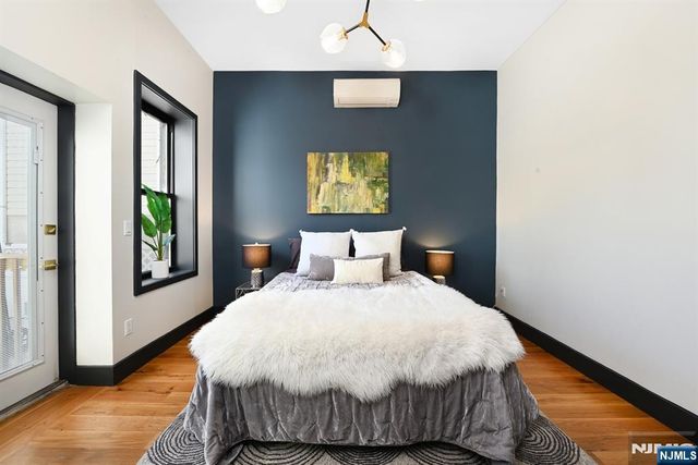 7 Saint Pauls 1r, Jersey City, NJ 07306
