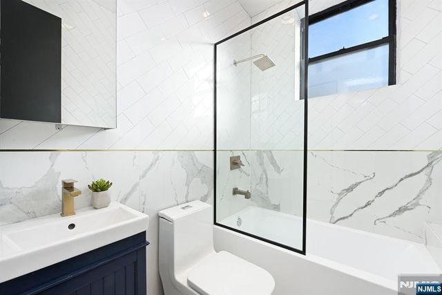 7 Saint Pauls 1r, Jersey City, NJ 07306