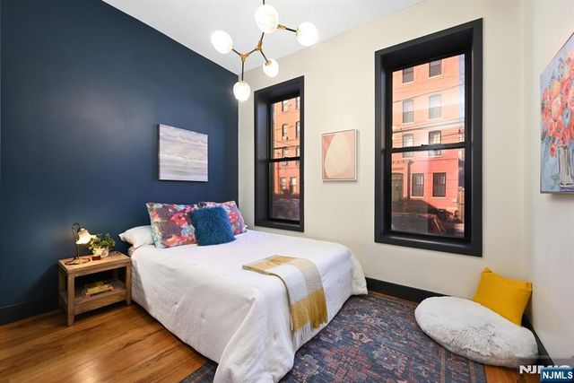 7 Saint Pauls 1r, Jersey City, NJ 07306