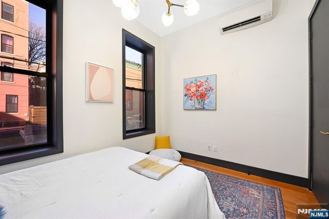 7 Saint Pauls 1r, Jersey City, NJ 07306